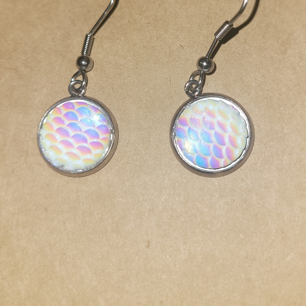 Earrings - Picture 5 of 10